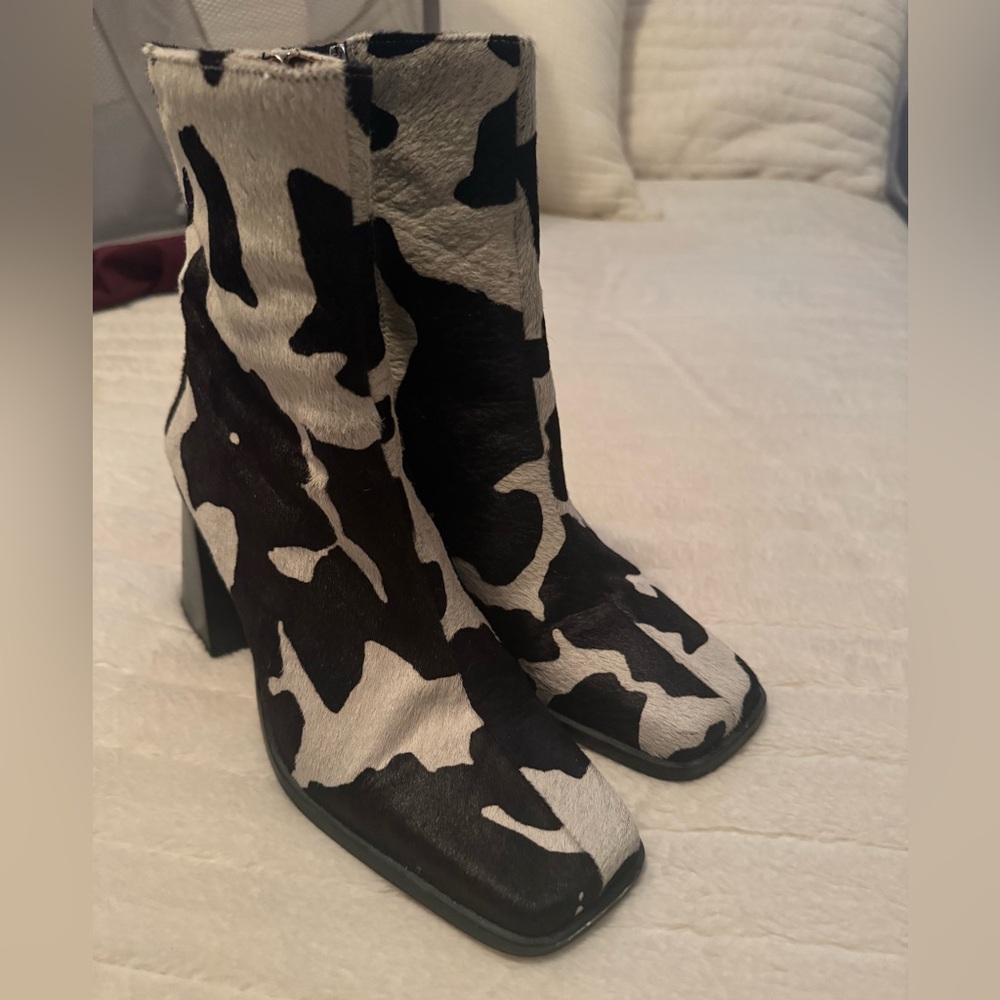 Alohas cow boot.  Square toe and block heel.